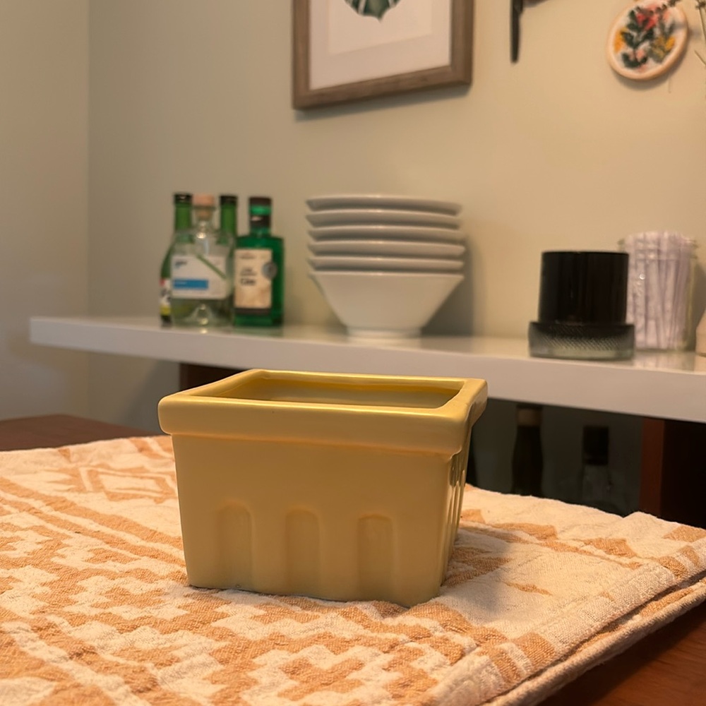 Ceramic berry basket